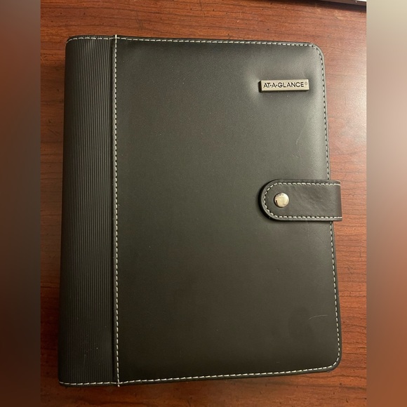 AT-A-GLANCE Undated Faux Leather Fashion Starter Set, 7 Ring, Black, Desk Size - Picture 2 of 14